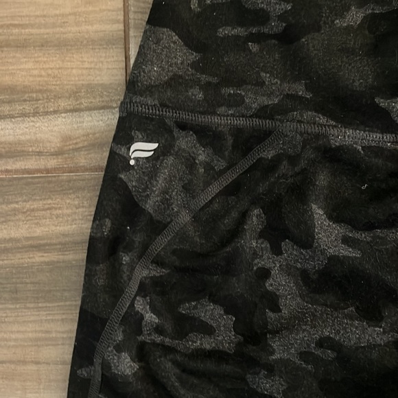 Fabletics camouflage Powerhold leggings - Picture 5 of 6